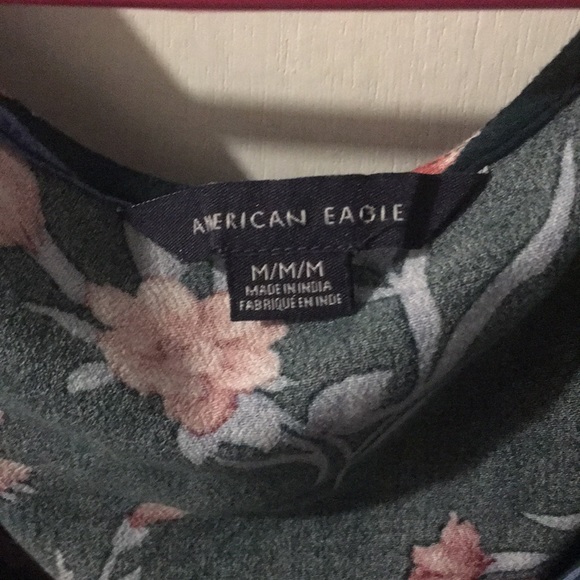 SOLD ON VINTED— American Eagle Low Cut Floral Top Size Medium - Picture 2 of 5
